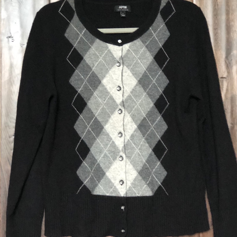 Black and gray cashmere sweater